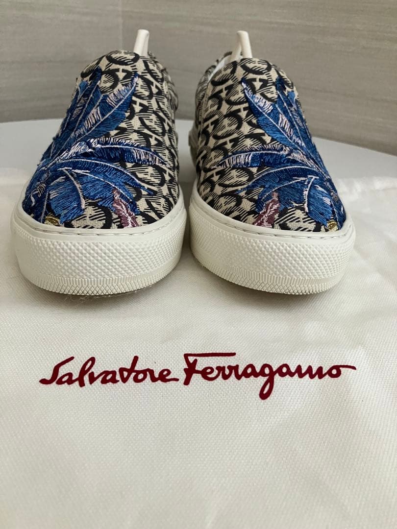しいたけサルヴァトーレフェラガモ SalvatoreFerragamo