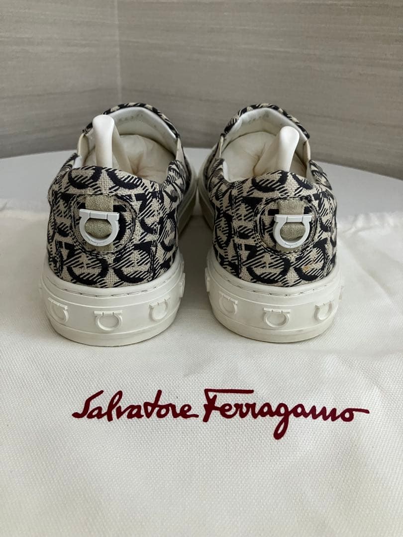しいたけサルヴァトーレフェラガモ SalvatoreFerragamo