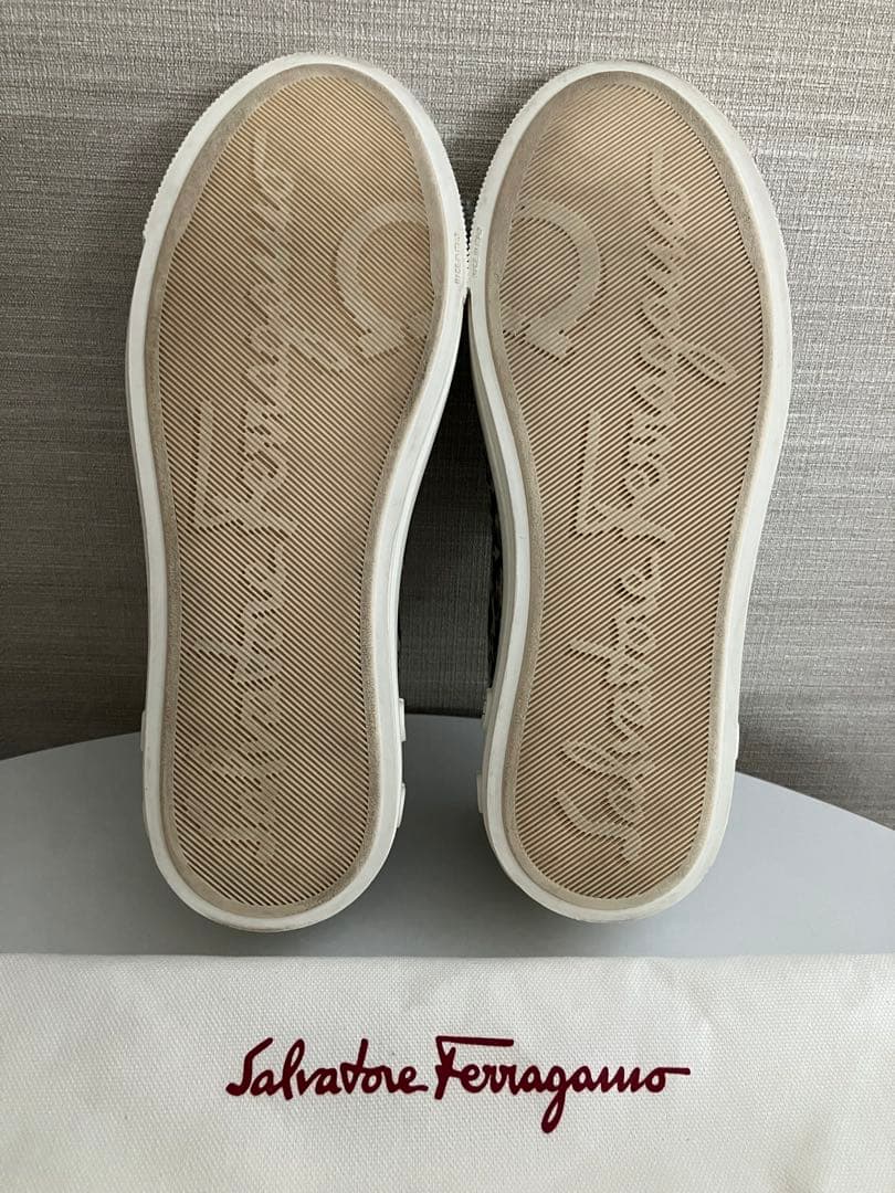 しいたけサルヴァトーレフェラガモ SalvatoreFerragamo