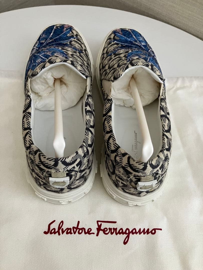 しいたけサルヴァトーレフェラガモ SalvatoreFerragamo