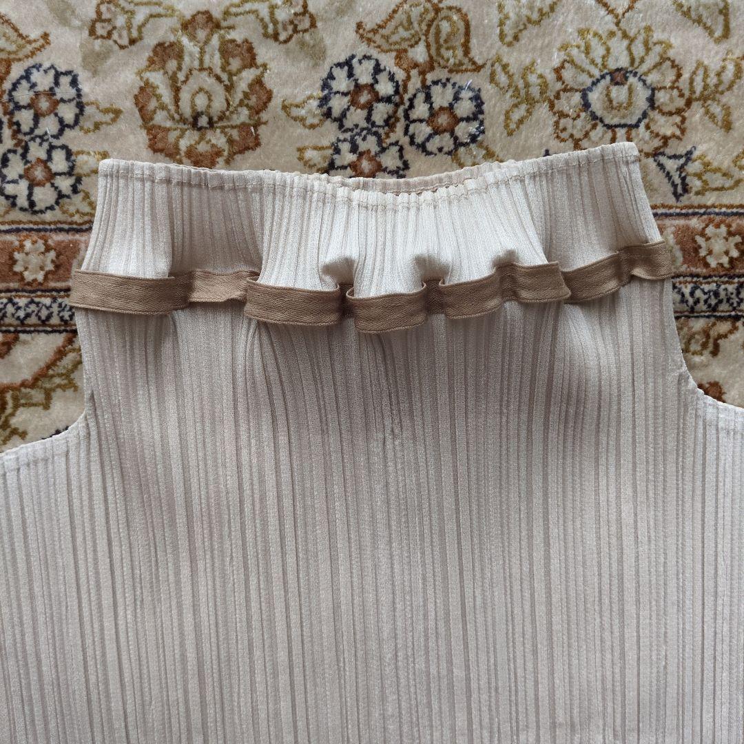 PLEATS PLEASE　イッセイミヤケ　ベージュトップス