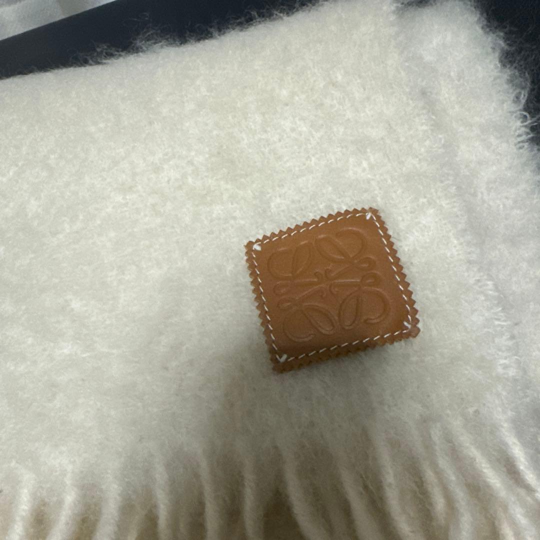 LOEWE ウールマフラー ホワイト フリンジ付き