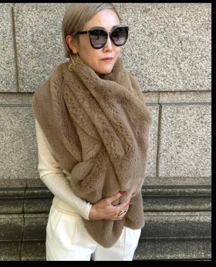 eum様　JENNE ベージュ ファー風 ポンチョ・ケープコート