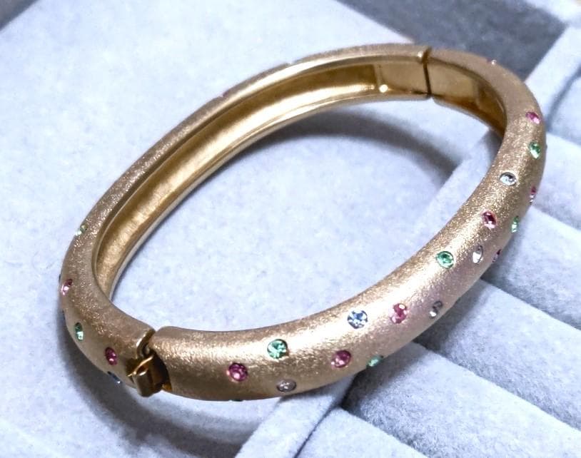 スワロフスキー　テクスチャード　マルチカラークリスタルバングル箱付き　41131