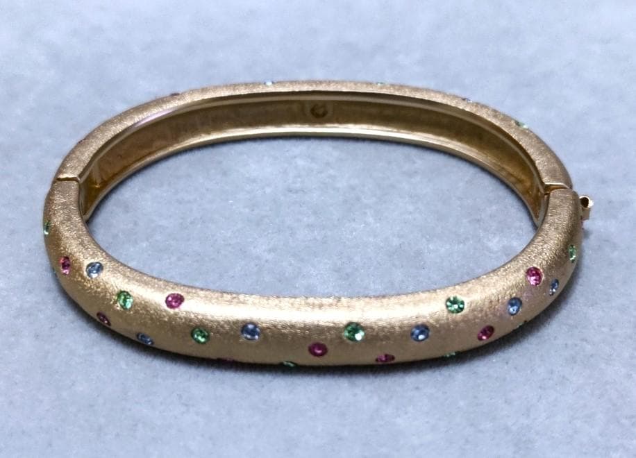 スワロフスキー　テクスチャード　マルチカラークリスタルバングル箱付き　41131