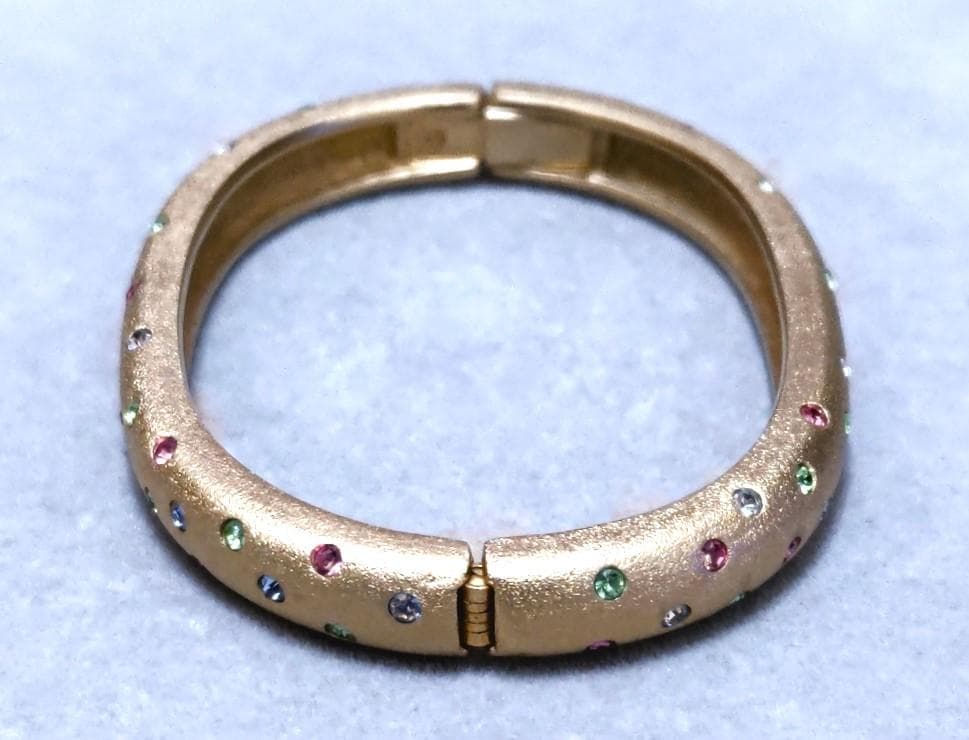 スワロフスキー　テクスチャード　マルチカラークリスタルバングル箱付き　41131