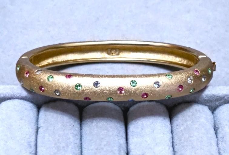 スワロフスキー　テクスチャード　マルチカラークリスタルバングル箱付き　41131