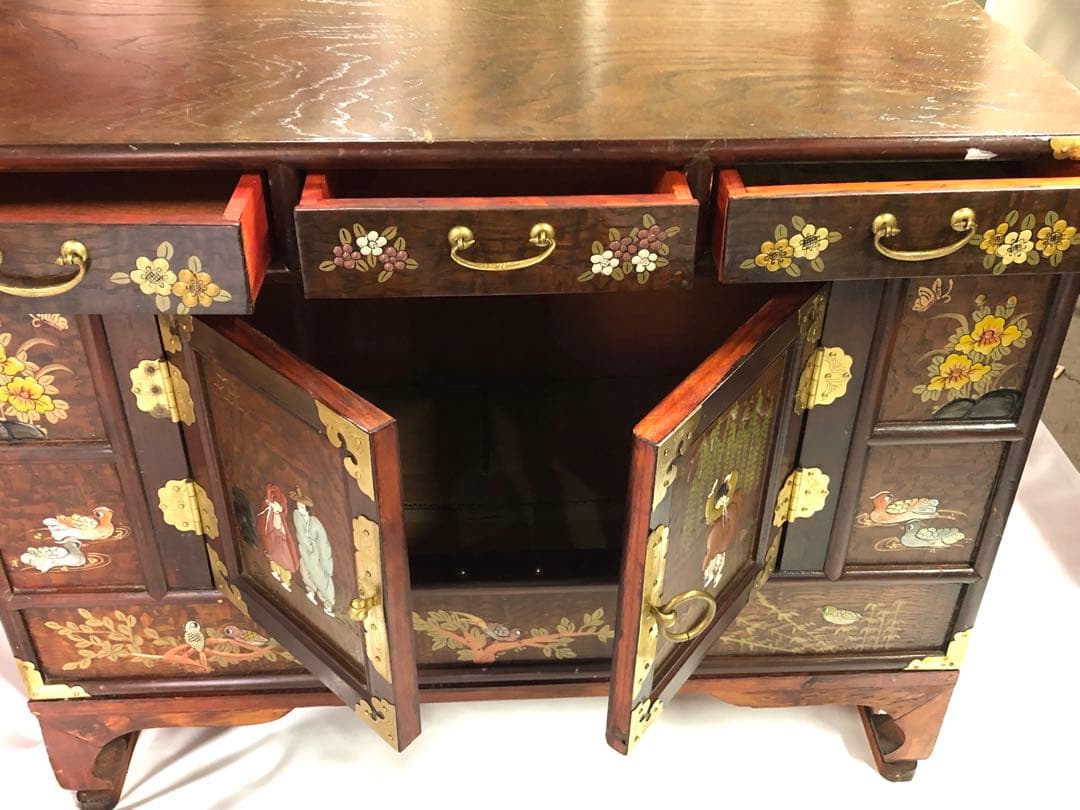 も*ん様 業者買取品！李朝家具 魚型錠前 手描き人物図 モリジャン 箪笥 飾り棚