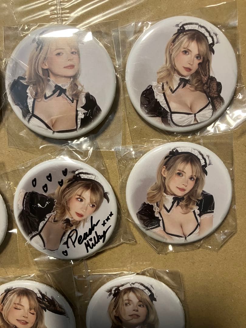 ソフィー　Sophie S コスプレ　直筆サイン缶バッジ PeachMilky