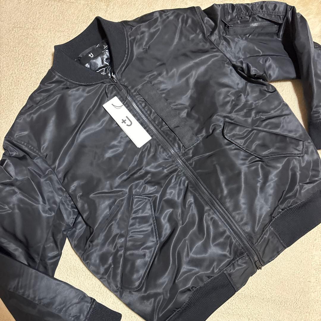 ユニクロ　＋J復刻ハイブリッドダウンオーバーサイズMA-1 L 黒2026年版