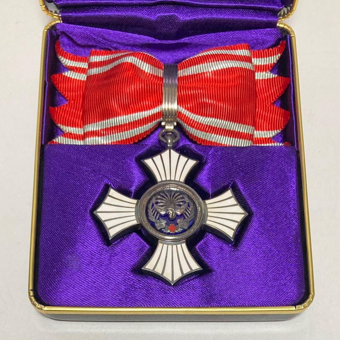 日本赤十字社 銀色有功章 バッジ 明治21年 勲章 徽章 胸章 記章 メダル