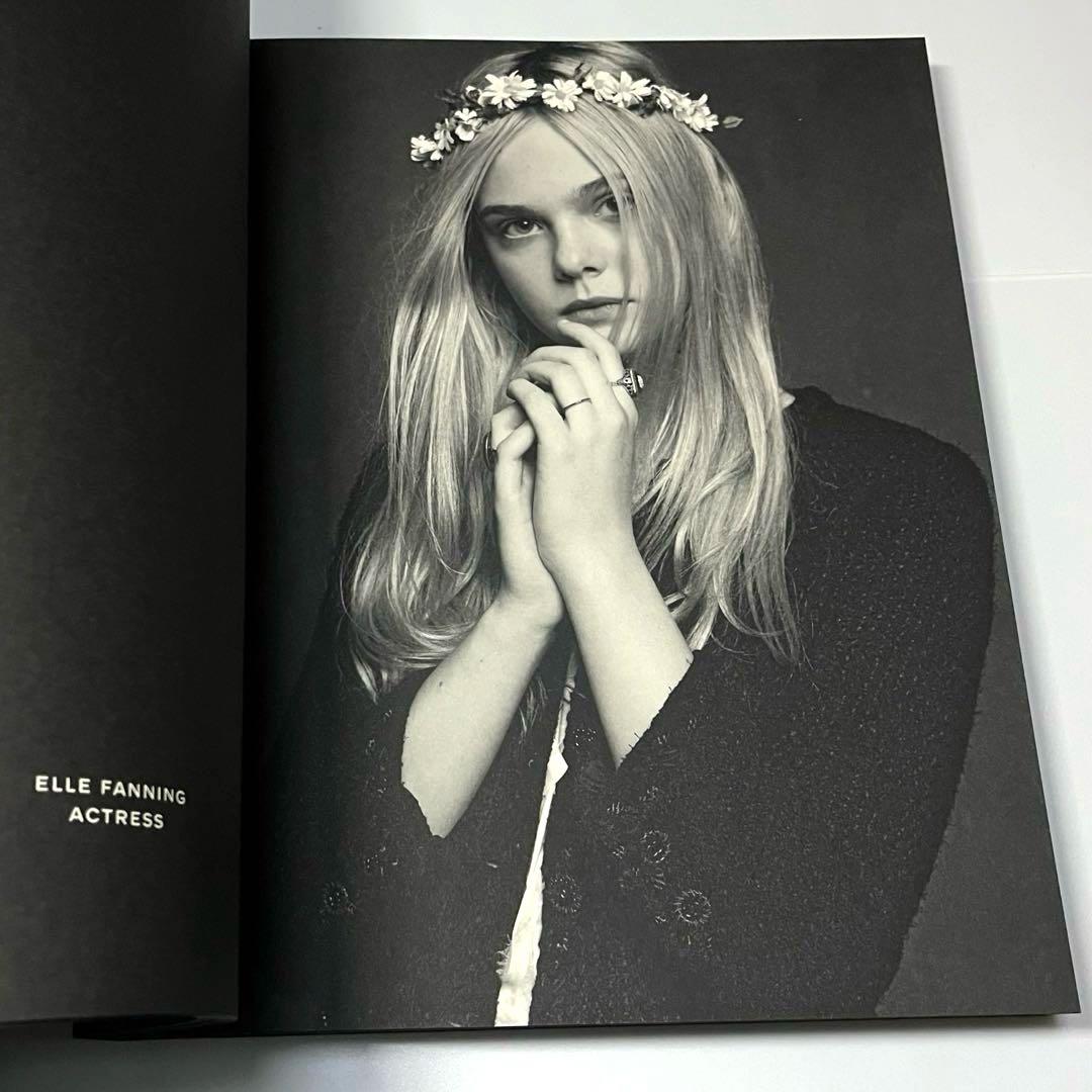 THE LITTLE BLACK JACKET CHANELカールラガーフェルド