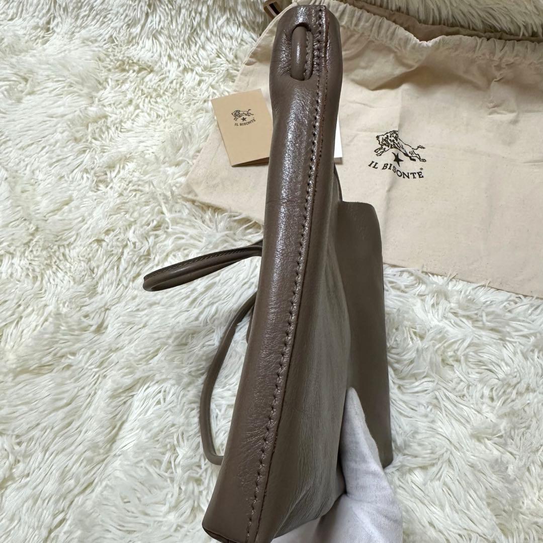 未使用に近いイルビゾンテ　クロスボディバッグ グレージュ保存袋付定価36,300