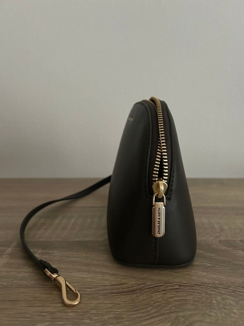 2月限定★CHARLES&KEITH ダークブラウントートバッグ★未使用に近い