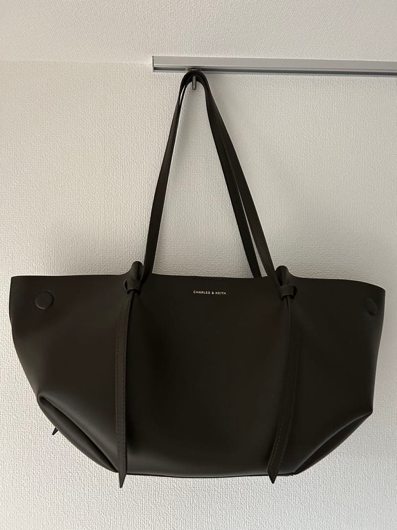 2月限定★CHARLES&KEITH ダークブラウントートバッグ★未使用に近い