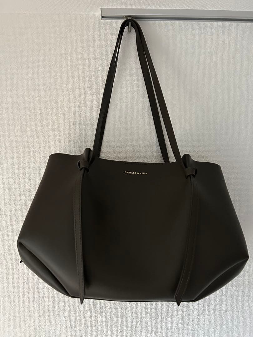 2月限定★CHARLES&KEITH ダークブラウントートバッグ★未使用に近い