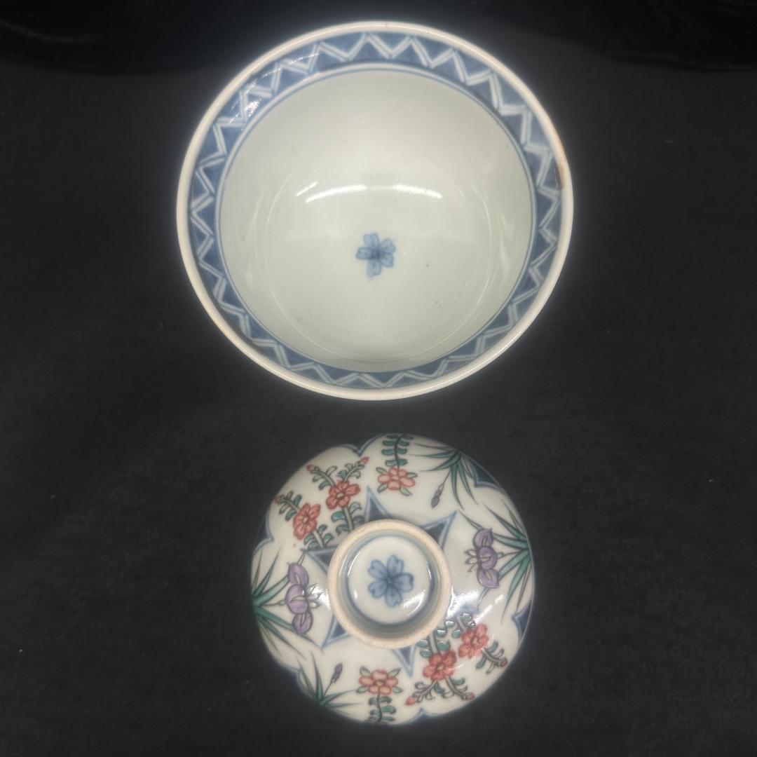 有田焼　六代走波 染錦 菖蒲草花文 蓋付碗