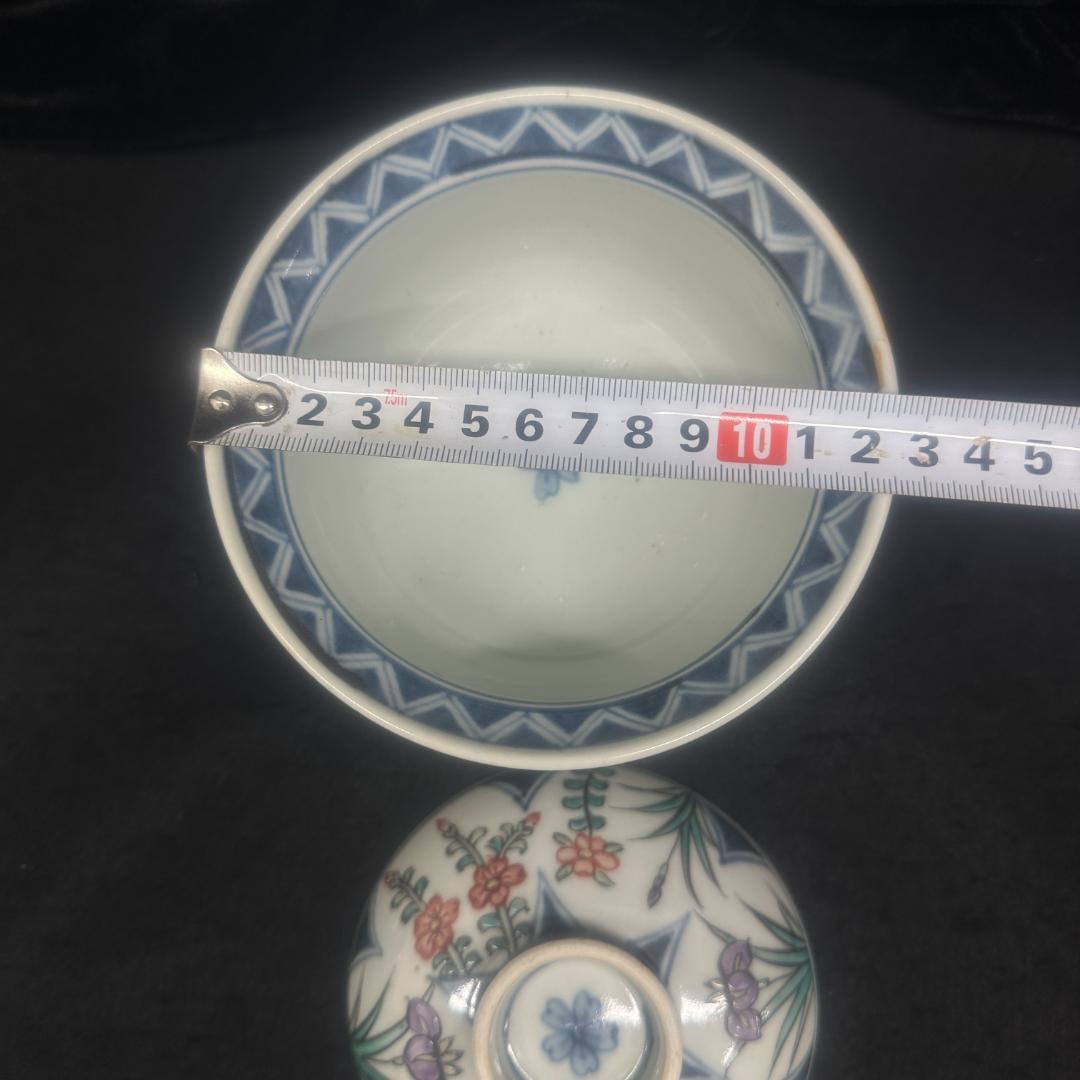 有田焼　六代走波 染錦 菖蒲草花文 蓋付碗