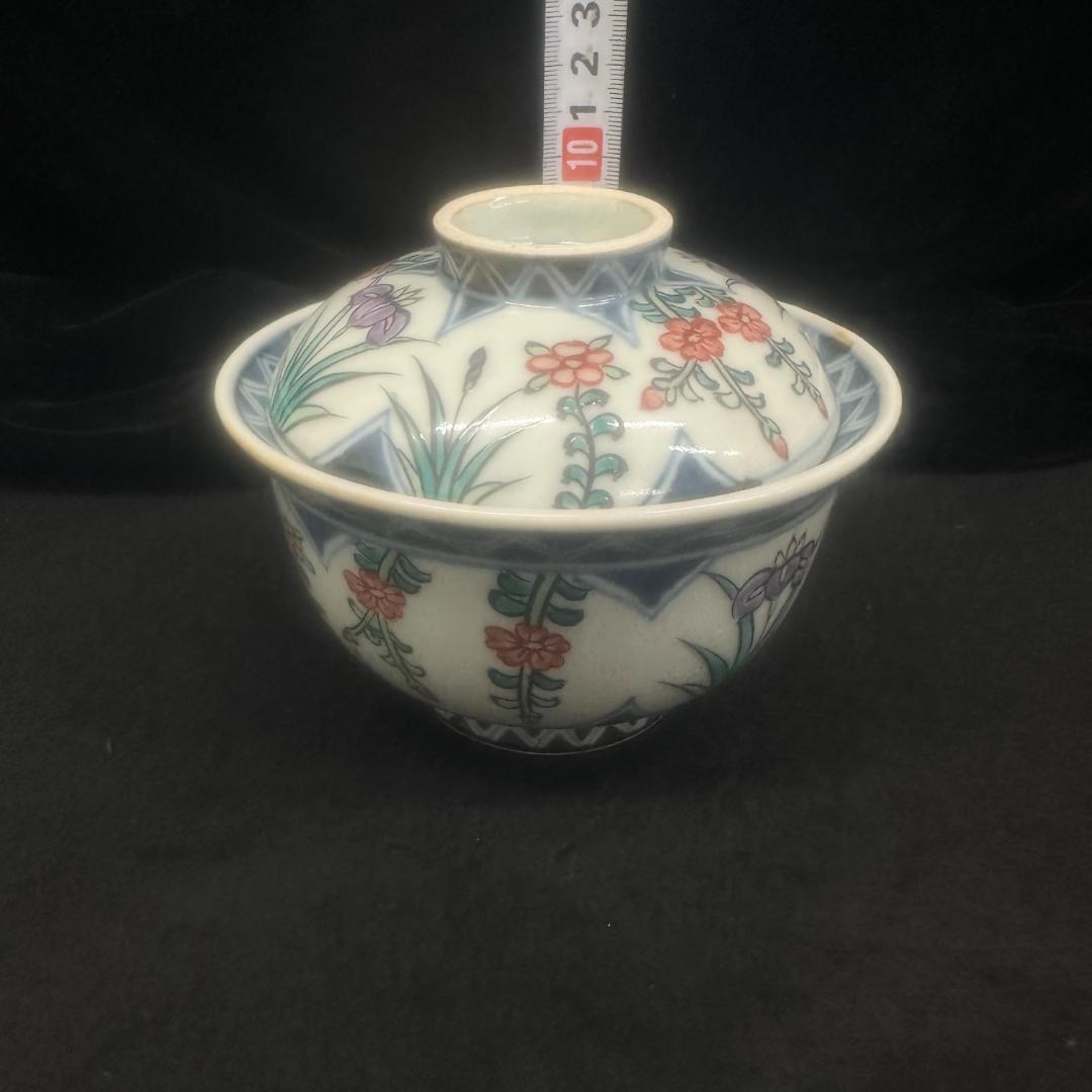 有田焼　六代走波 染錦 菖蒲草花文 蓋付碗