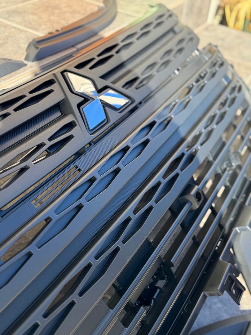 ① デリカd5 グリル　リア　ロアバンパー　フルセット　ラプターライナー塗装