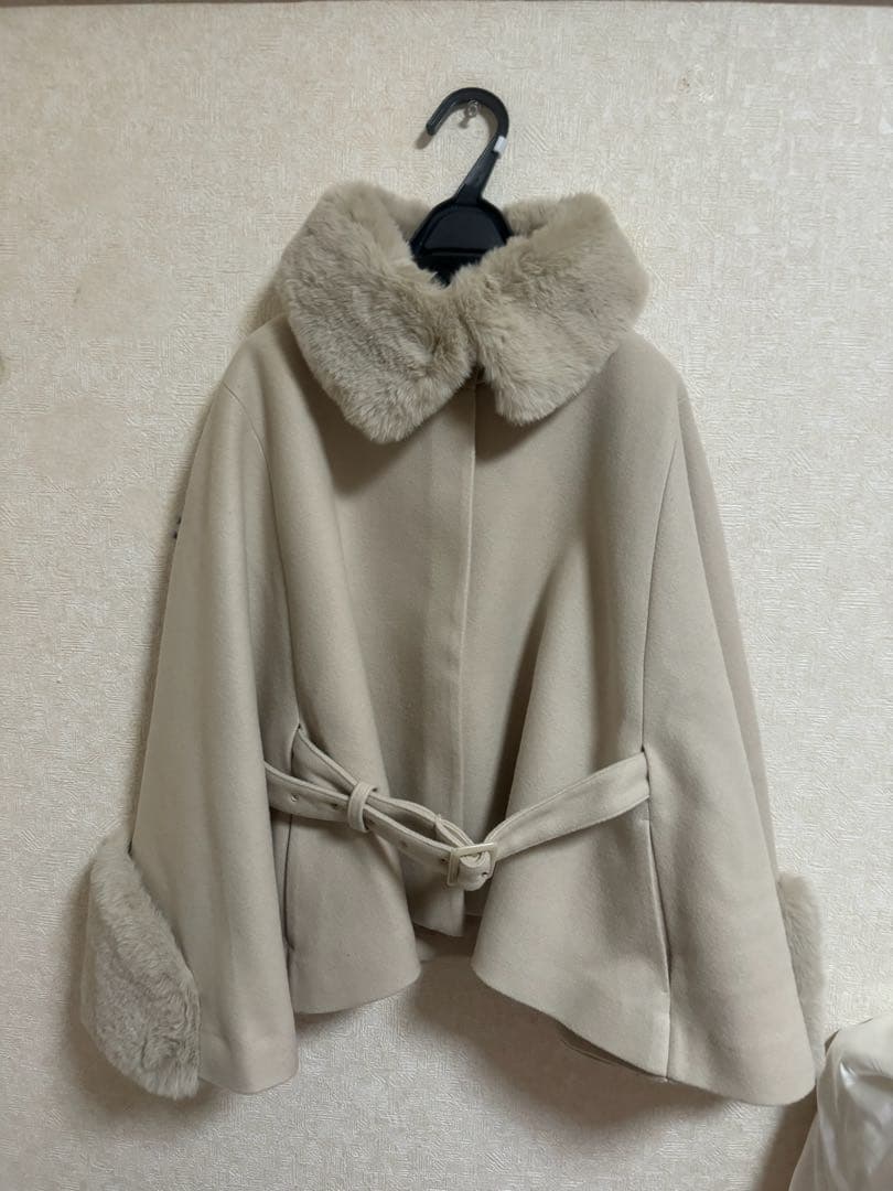 【美品】tocco closet ２ＷＡＹファー＆ベルト付きケープライクコート