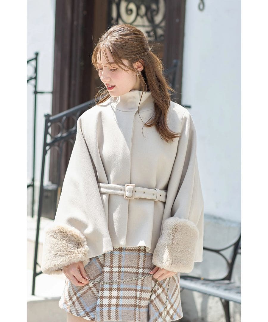 【美品】tocco closet ２ＷＡＹファー＆ベルト付きケープライクコート