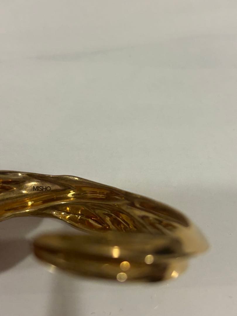 ゴールド ツイストデザイン バングル