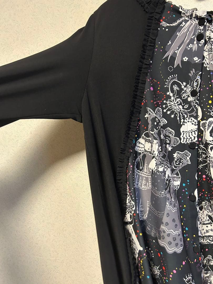 トクコ　五分袖チュニック 黒とカラフルなプリントtokuko