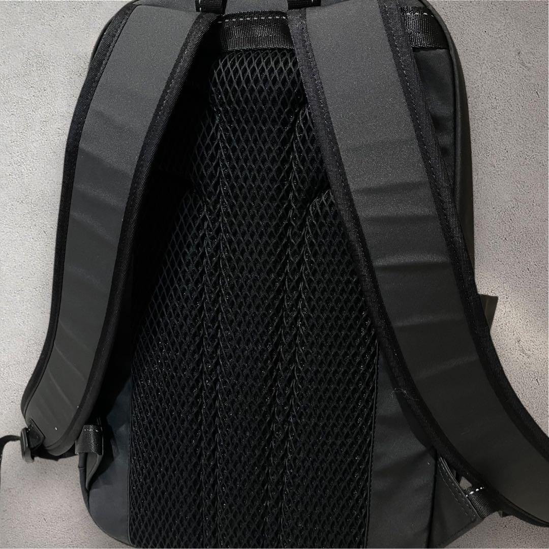 【新品タグ付】サムソナイトレッド　リュック　バックパック ブラック