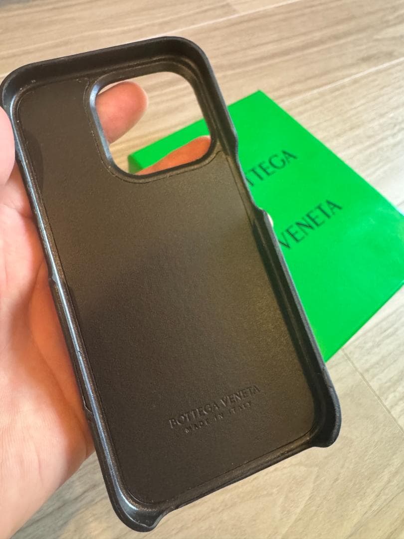 【激レア・レザー製】Bottega Veneta iPhone15Pro