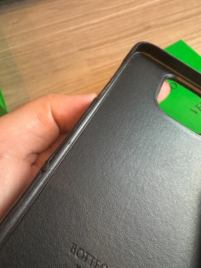 【激レア・レザー製】Bottega Veneta iPhone15Pro