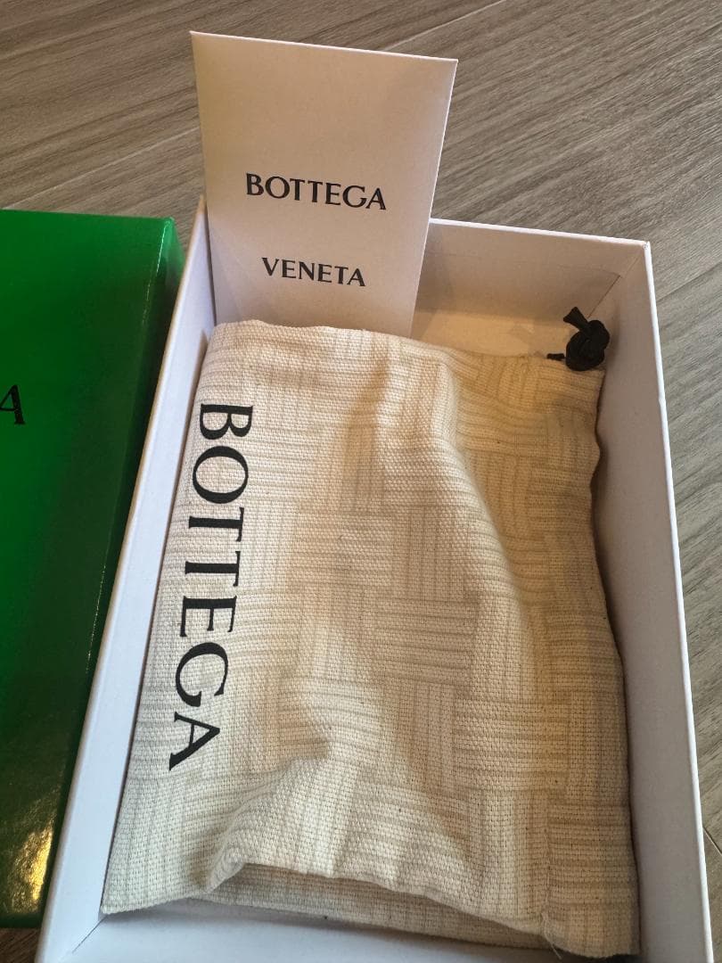 【激レア・レザー製】Bottega Veneta iPhone15Pro