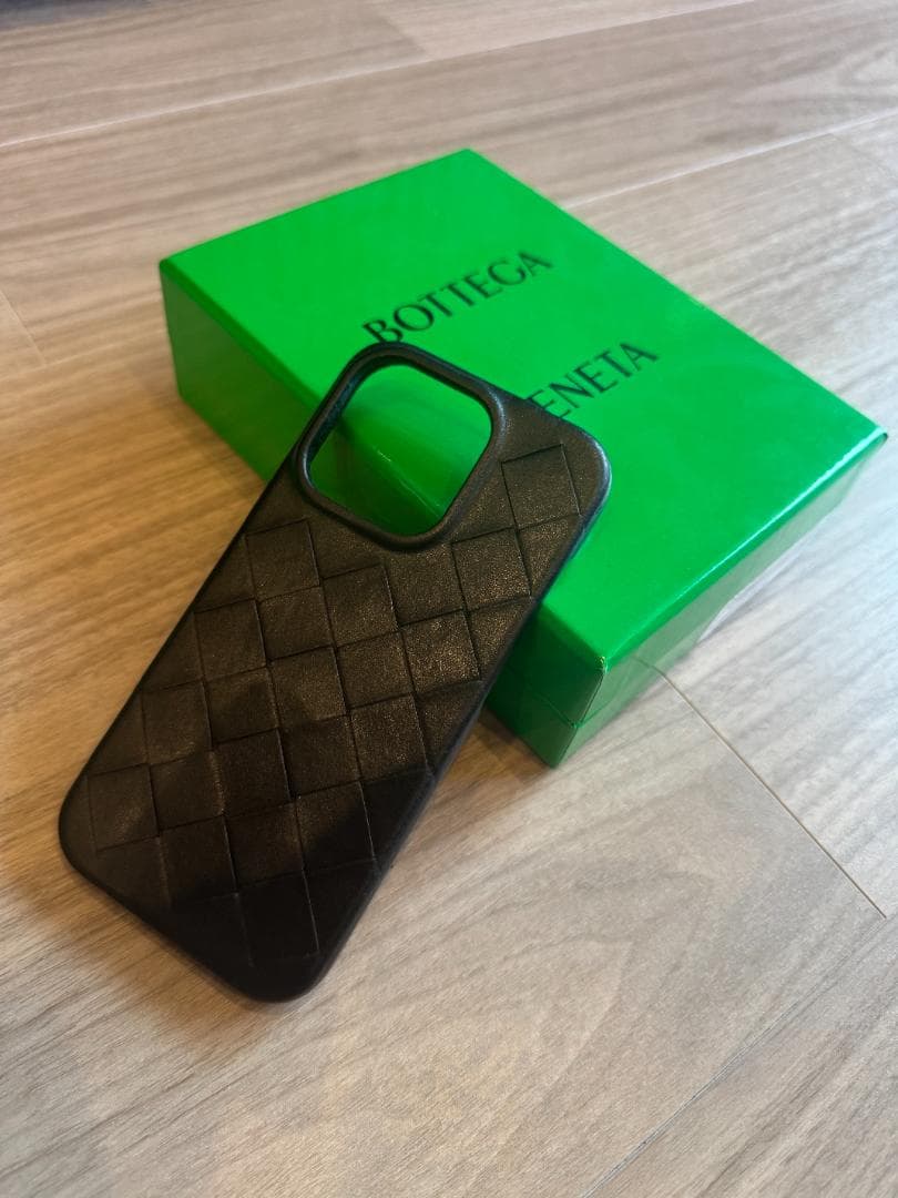 【激レア・レザー製】Bottega Veneta iPhone15Pro