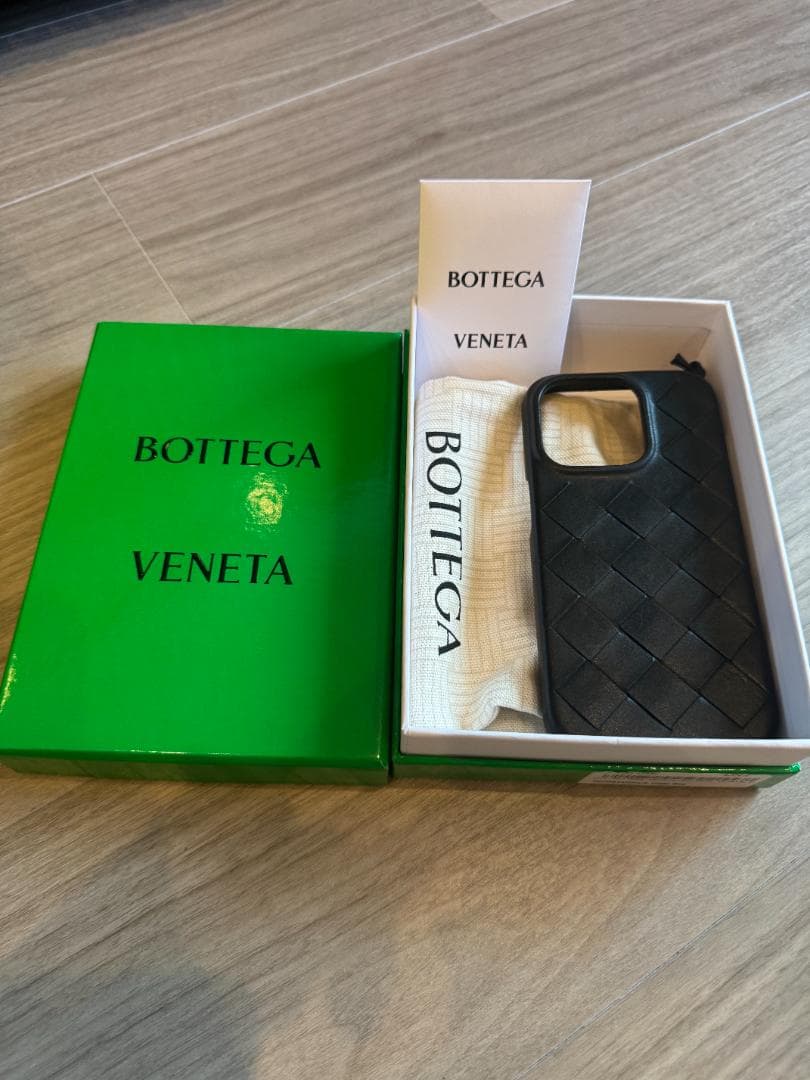 【激レア・レザー製】Bottega Veneta iPhone15Pro