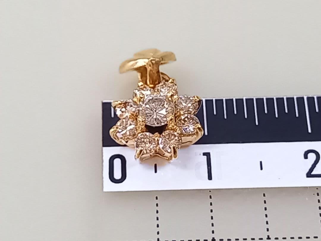 K18　ペンダント　18金　ダイヤモンド　0.48カラット