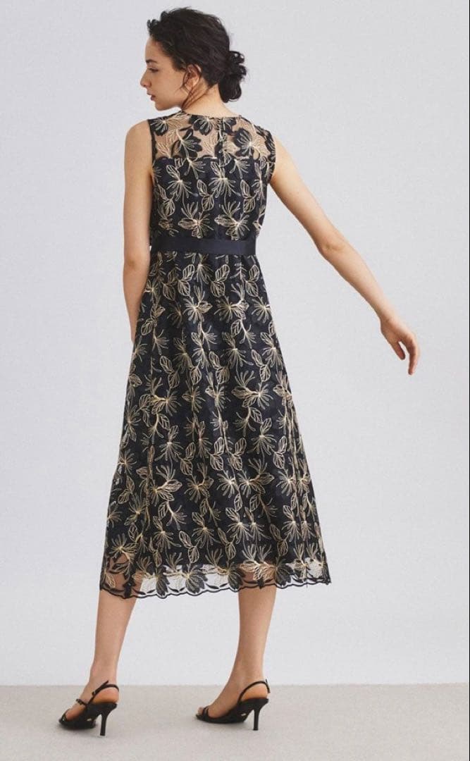 新品[グレースコンチネンタル22AW ラメ刺繍ノースリーブワンピース　38 黒