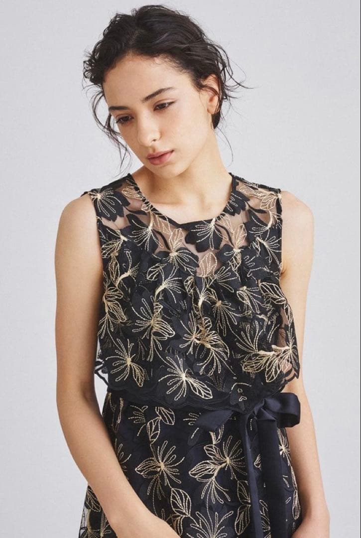 新品[グレースコンチネンタル22AW ラメ刺繍ノースリーブワンピース　38 黒