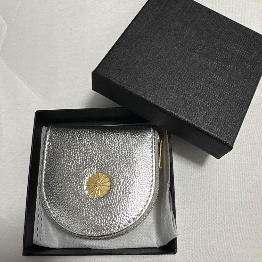 【新品未使用】皇室財布 ケース　小銭入れ　馬蹄型 シルバー　牛革