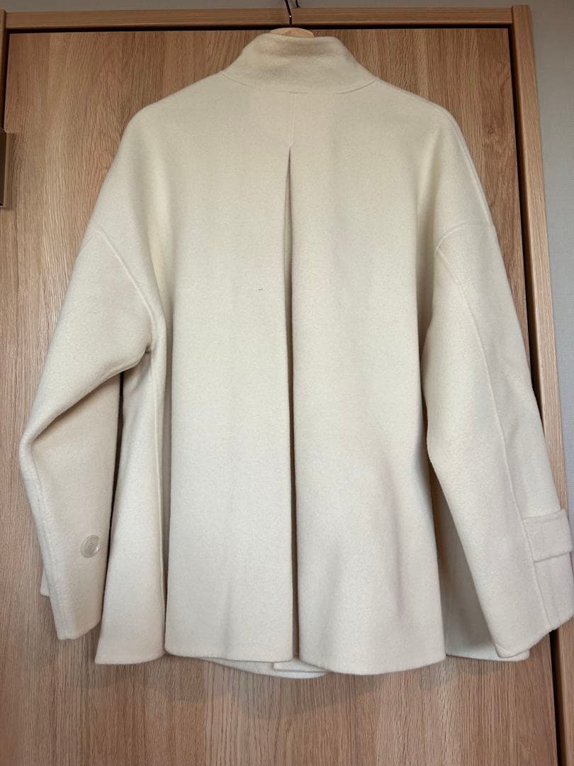 deres デレス　ショートコート　オフホワイト