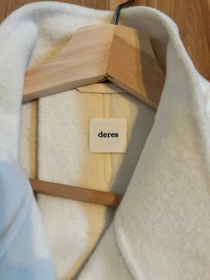 deres デレス　ショートコート　オフホワイト