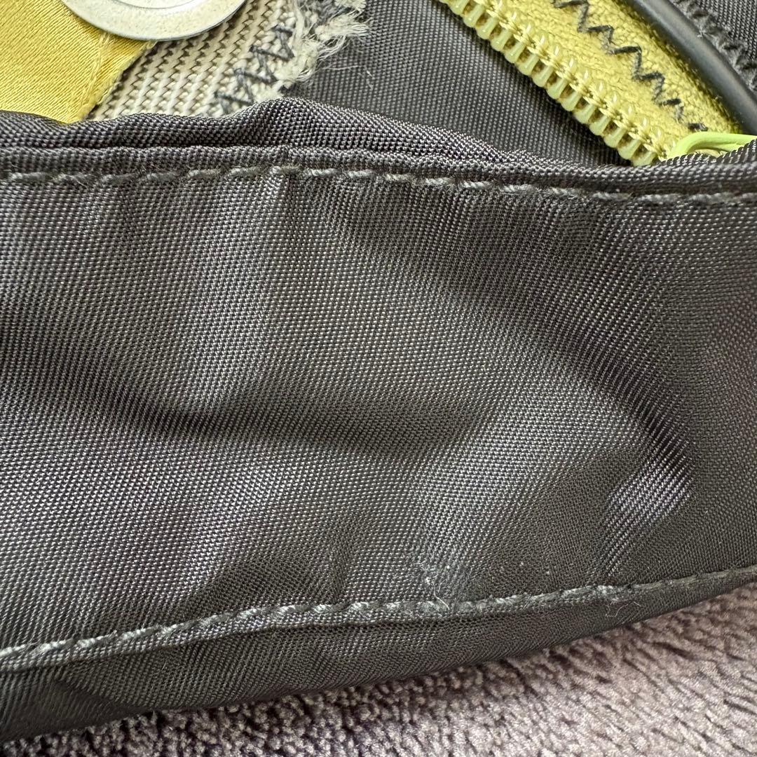 PRADA アート風トートバッグ 黒