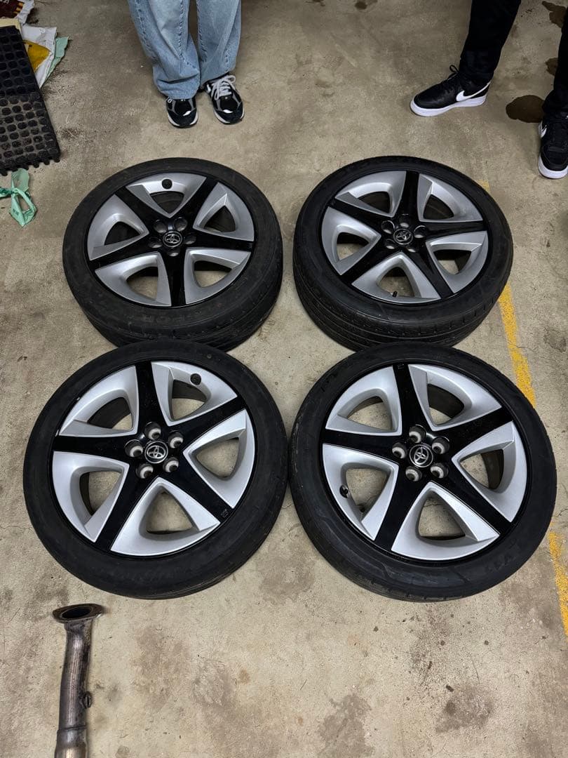 (お値下げしました)50プリウス 純正ホイール 17インチ