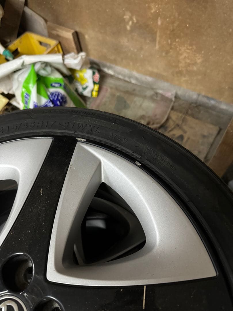 (お値下げしました)50プリウス 純正ホイール 17インチ