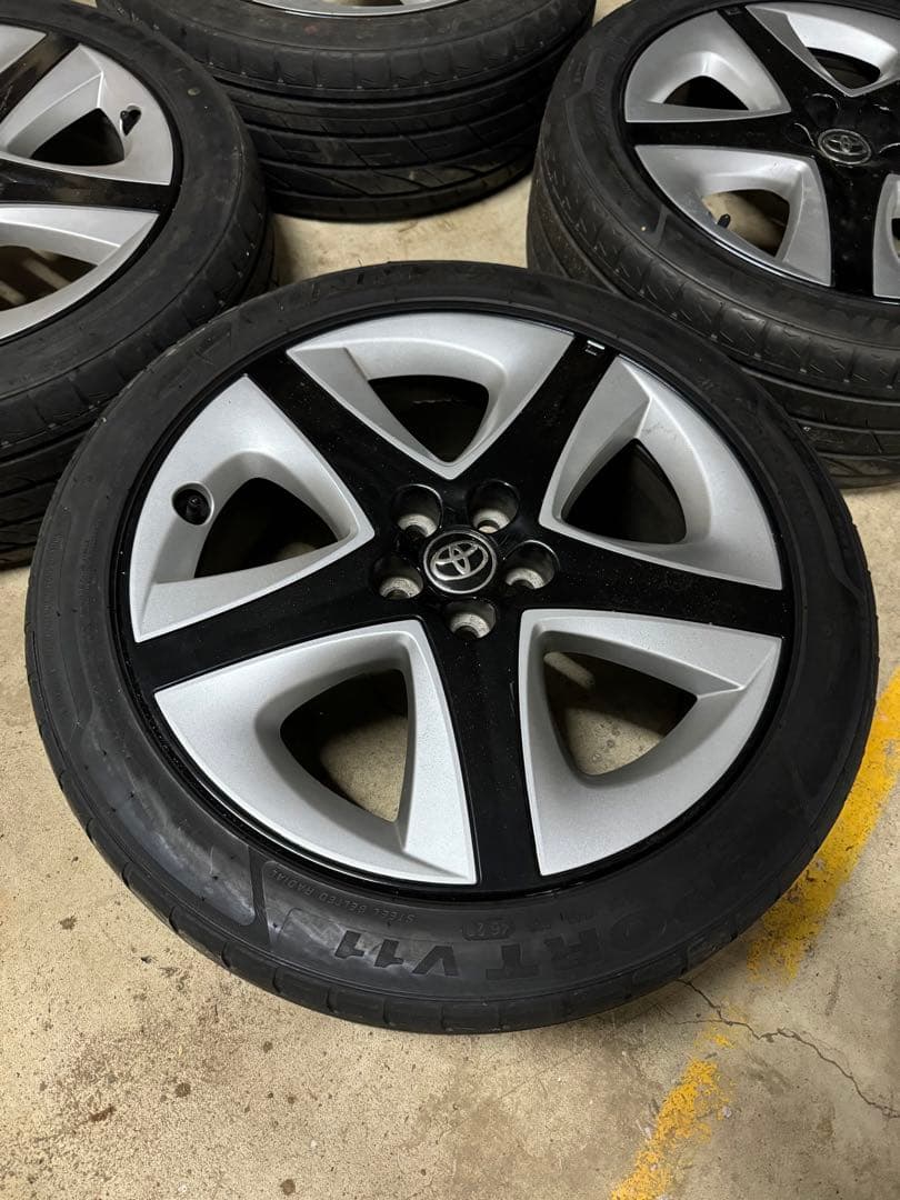 (お値下げしました)50プリウス 純正ホイール 17インチ