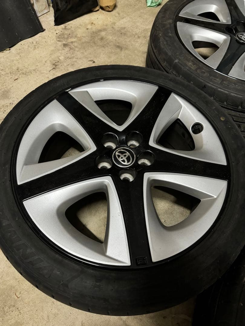 (お値下げしました)50プリウス 純正ホイール 17インチ