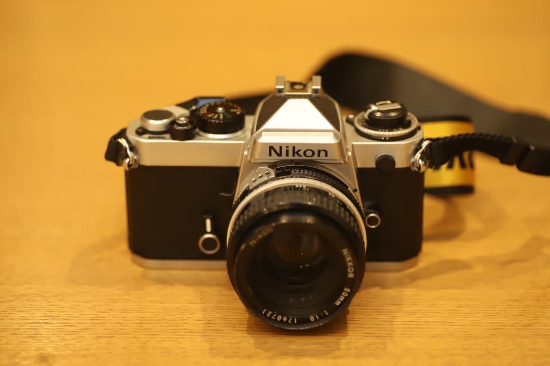 Nikon FE + NIKKOR 50mm f/1.8 レンズ付き　ニコン