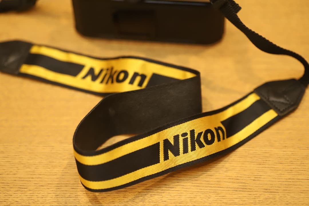 Nikon FE + NIKKOR 50mm f/1.8 レンズ付き　ニコン