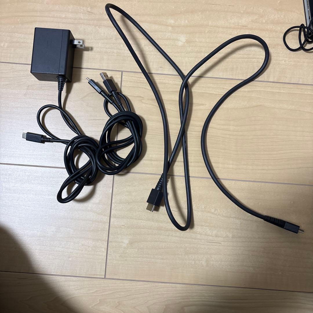 Nintendo Switch グレー 本体 中古品　専用ケースのおまけ付き