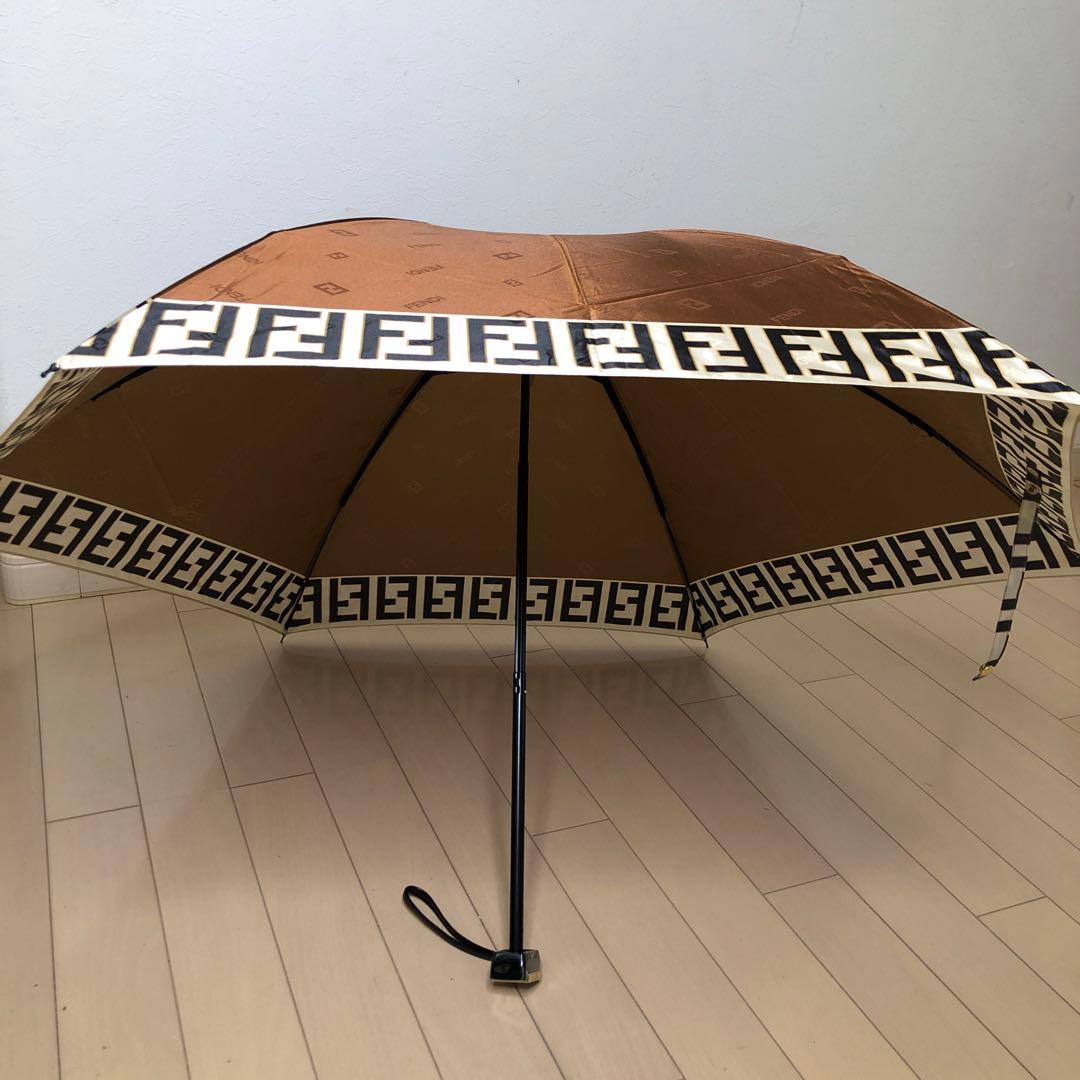 【美品】FENDI フェンディ　折りたたみ傘　ズッカ柄　ブラウン