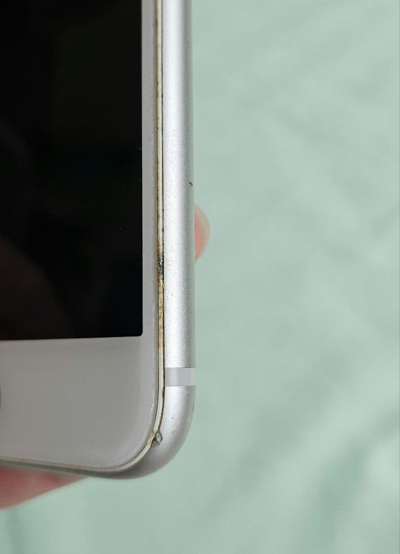 iPhone 8 64GB ホワイト SIMフリー バッテリー100%【傷あり】